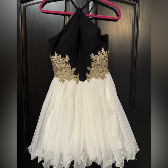 Blondie Nites Dresses & Skirts - Blondie Nights by Stacy Sklar Spaghetti Strap Short Formal Dress. Juniors Sz 7